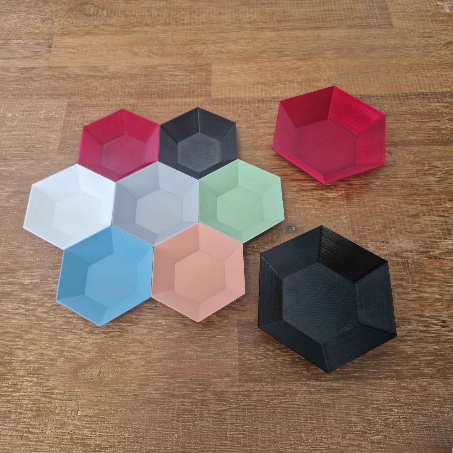 Hextray, plateau de ressources empilable pour jeux de société